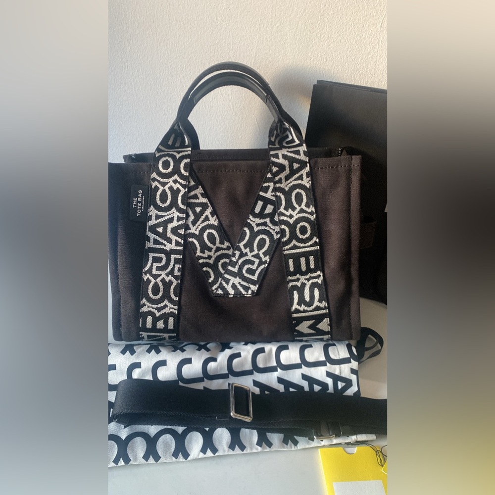 Marc Jacobs The M Medium Tote Bag